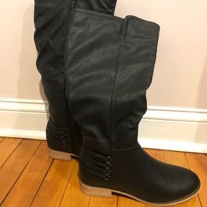 black boots 8.5